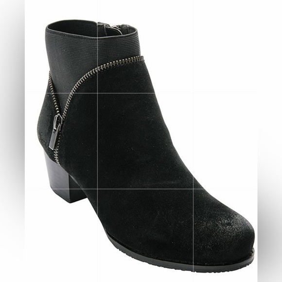 🖤 Suede Ankle Boot with Decorative Zipper Detail 🖤 - Picture 5 of 14